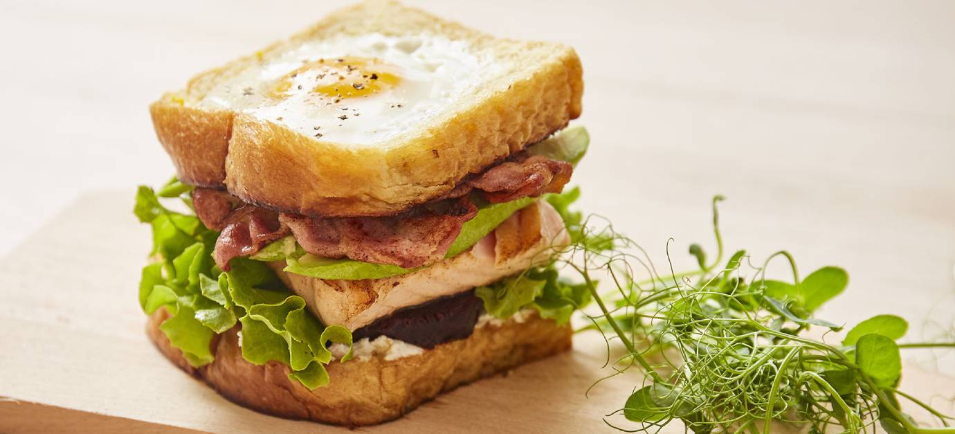 SITRAM recette hamburger brioche et oeuf a la poêle