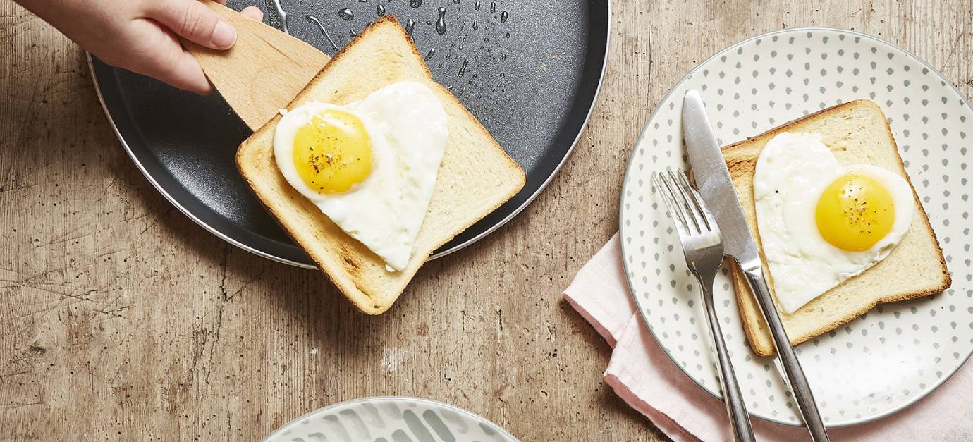SITRAM recipe for heart-shaped fried eggs