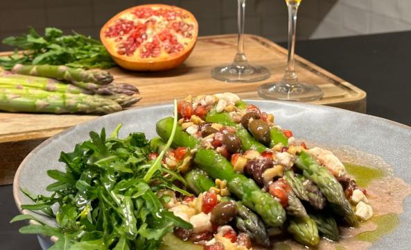 Asperges vertes, grenades, vinaigrette
